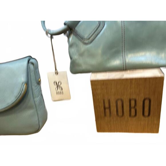 NEW HOBO sable wristlet in jade
